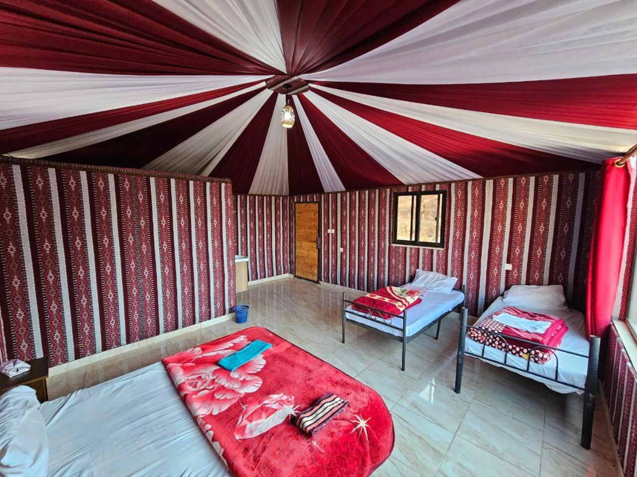 Bed and Breakfast Beduin Star Trail Camp Wadi Rum Exteriér fotografie