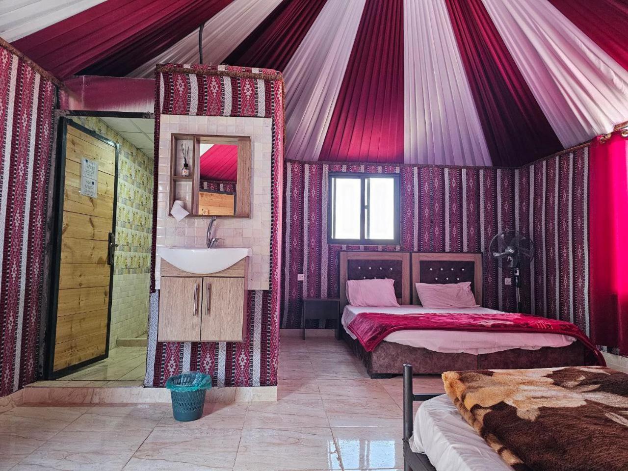 Bed and Breakfast Beduin Star Trail Camp Wadi Rum Exteriér fotografie