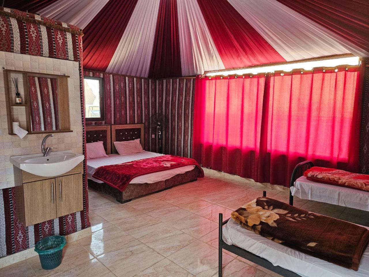 Bed and Breakfast Beduin Star Trail Camp Wadi Rum Exteriér fotografie