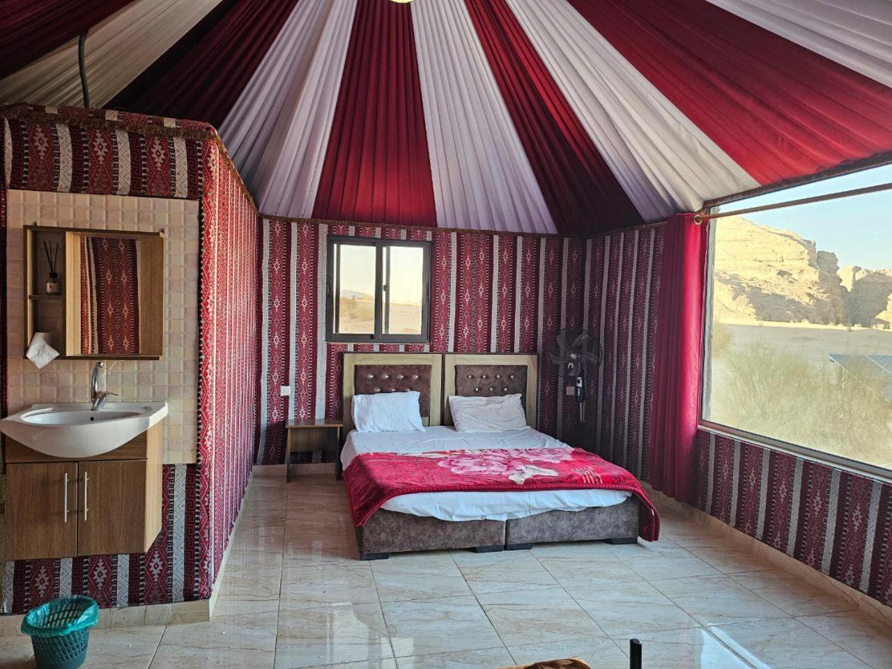 Bed and Breakfast Beduin Star Trail Camp Wadi Rum Exteriér fotografie