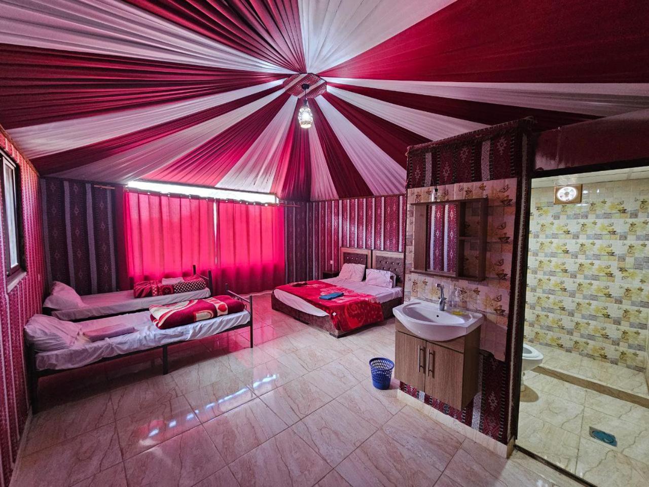 Bed and Breakfast Beduin Star Trail Camp Wadi Rum Exteriér fotografie
