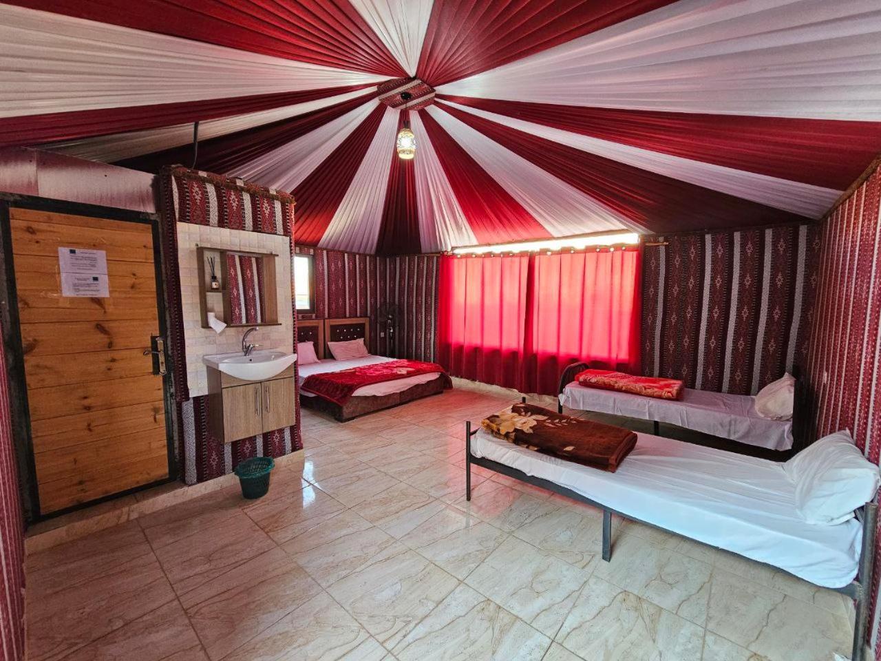 Bed and Breakfast Beduin Star Trail Camp Wadi Rum Exteriér fotografie